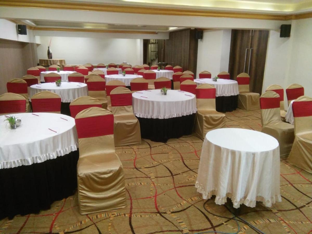 The Fern Residency Rajkot Otel Dış mekan fotoğraf