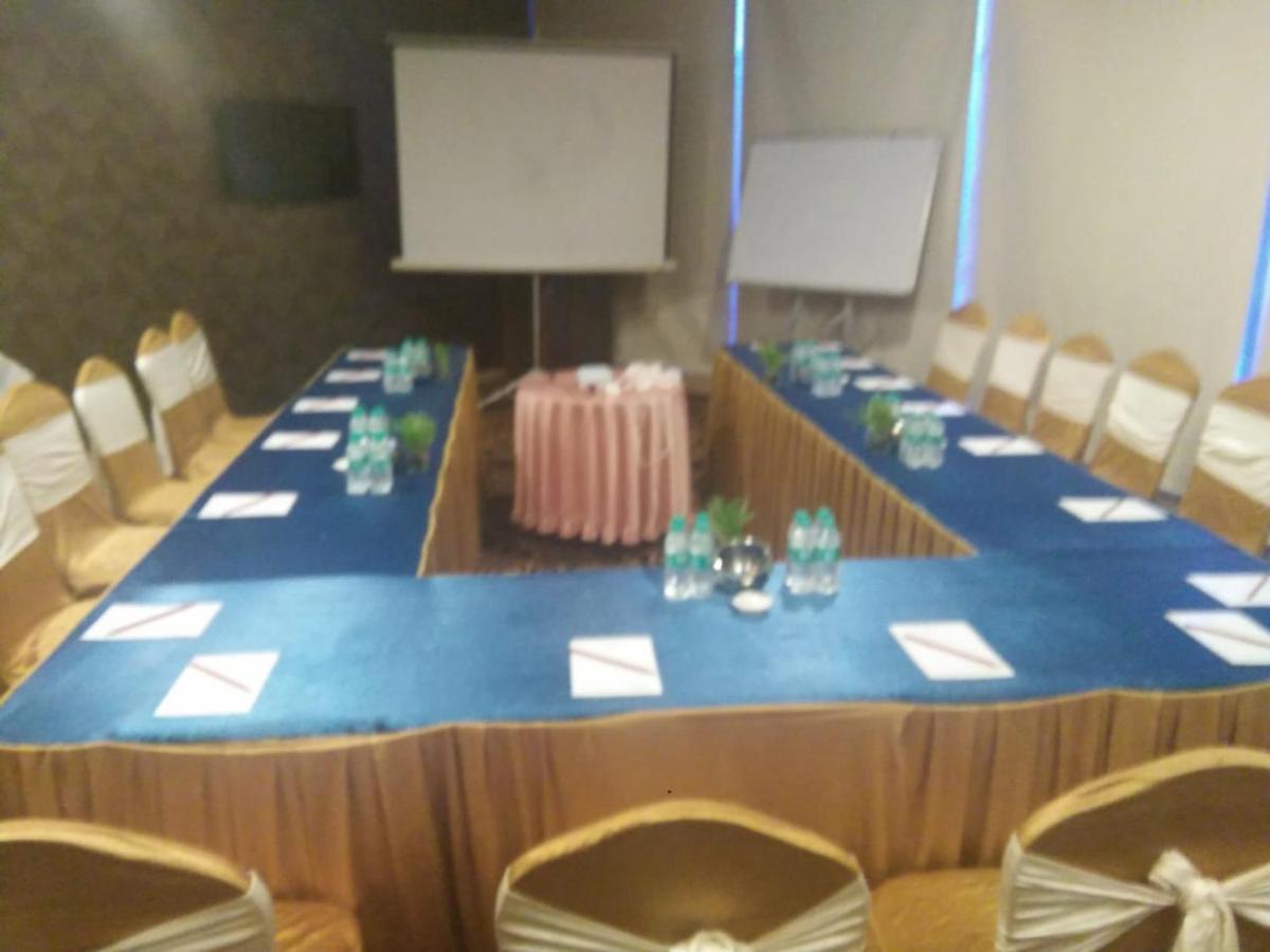 The Fern Residency Rajkot Otel Dış mekan fotoğraf