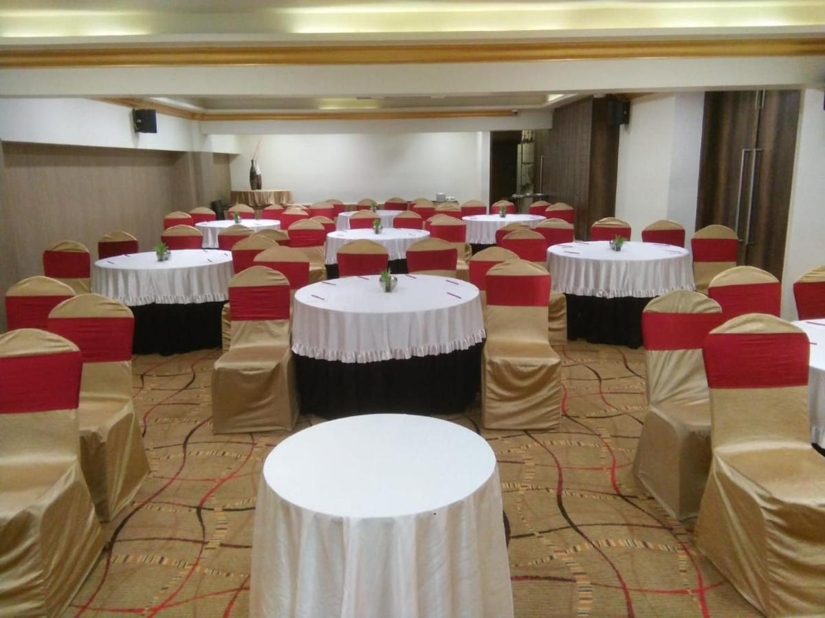 The Fern Residency Rajkot Otel Dış mekan fotoğraf