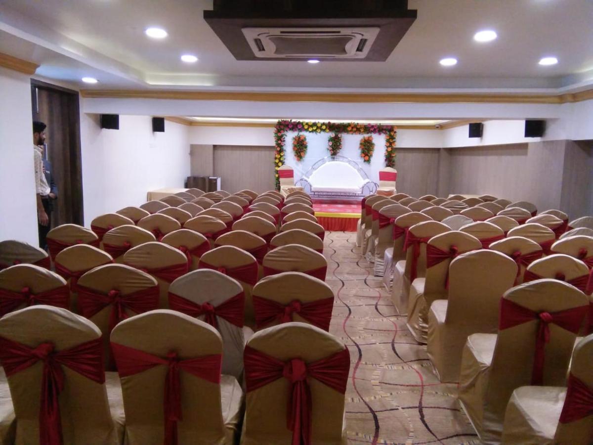 The Fern Residency Rajkot Otel Dış mekan fotoğraf