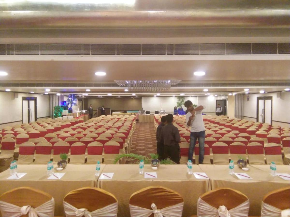 The Fern Residency Rajkot Otel Dış mekan fotoğraf
