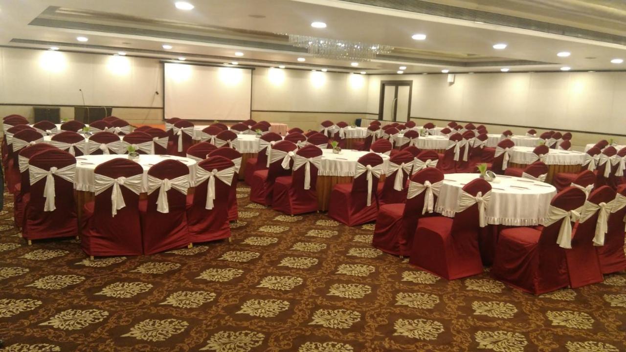 The Fern Residency Rajkot Otel Dış mekan fotoğraf