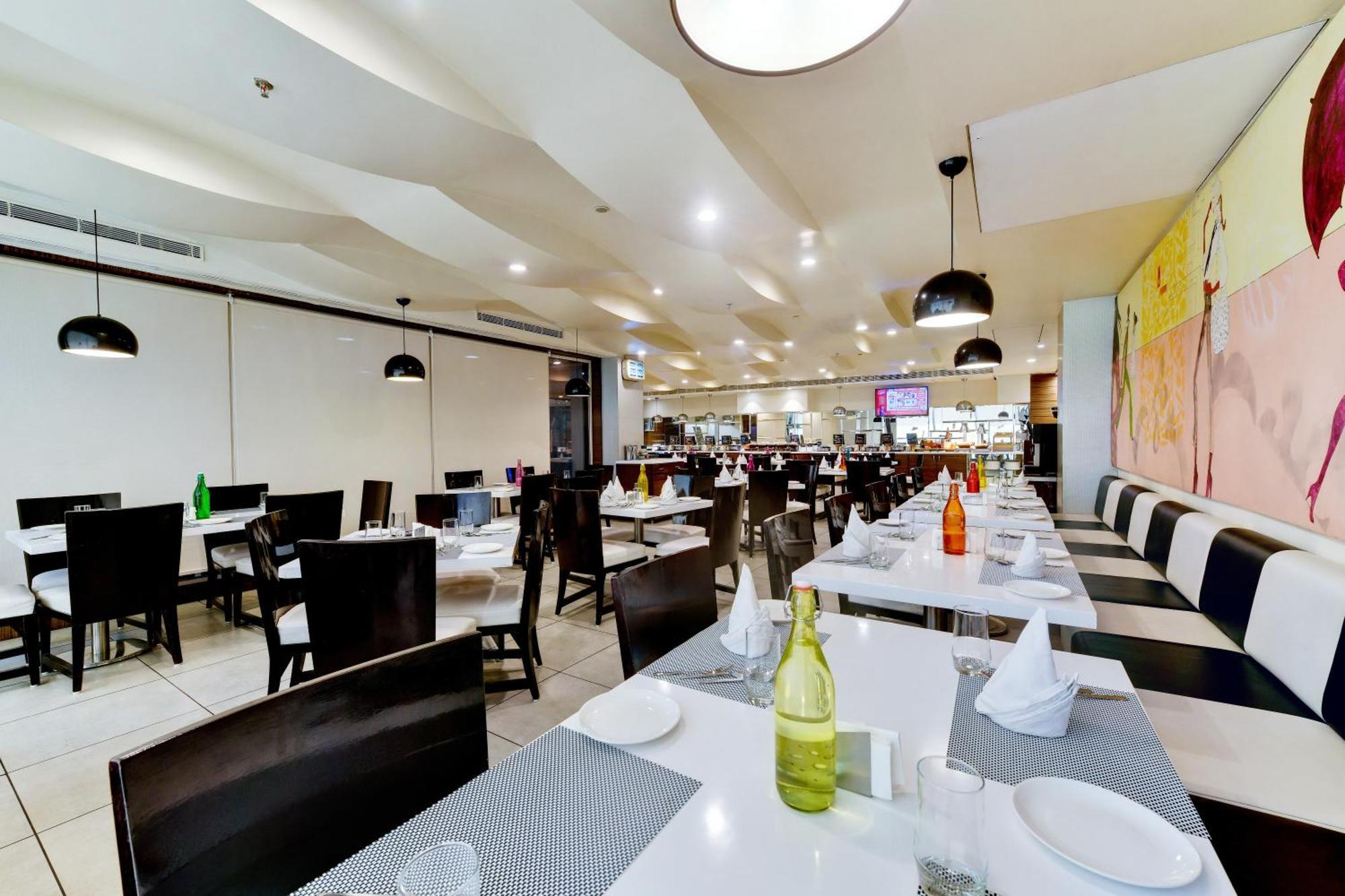 The Fern Residency Rajkot Otel Dış mekan fotoğraf