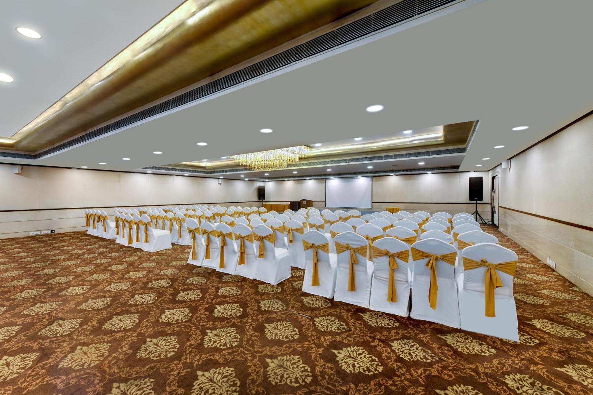 The Fern Residency Rajkot Otel Dış mekan fotoğraf