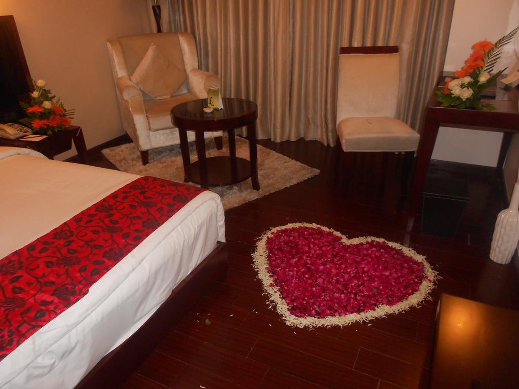 The Fern Residency Rajkot Otel Dış mekan fotoğraf